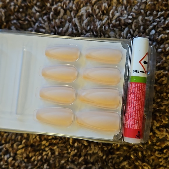 Kiss Gel Fantasy Nails - Picture 5 of 6